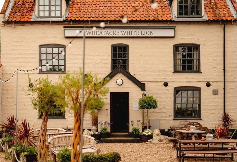 ベッドアンドブレックファースト Wheatacre White Lion