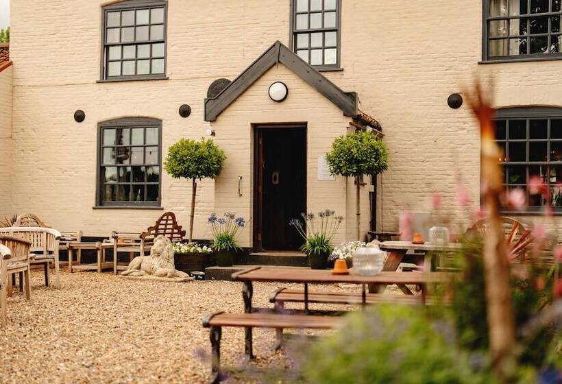 ベッドアンドブレックファースト Wheatacre White Lion