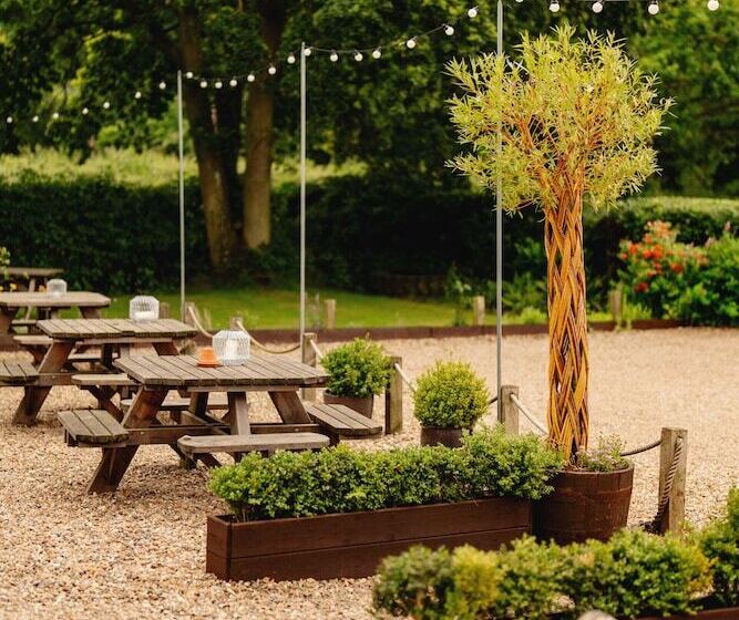 ベッドアンドブレックファースト Wheatacre White Lion