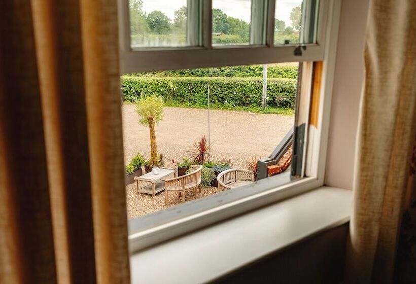 ベッドアンドブレックファースト Wheatacre White Lion