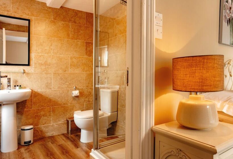 ベッドアンドブレックファースト Wheatacre White Lion