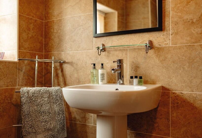 ベッドアンドブレックファースト Wheatacre White Lion