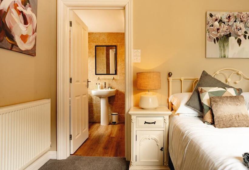 ベッドアンドブレックファースト Wheatacre White Lion