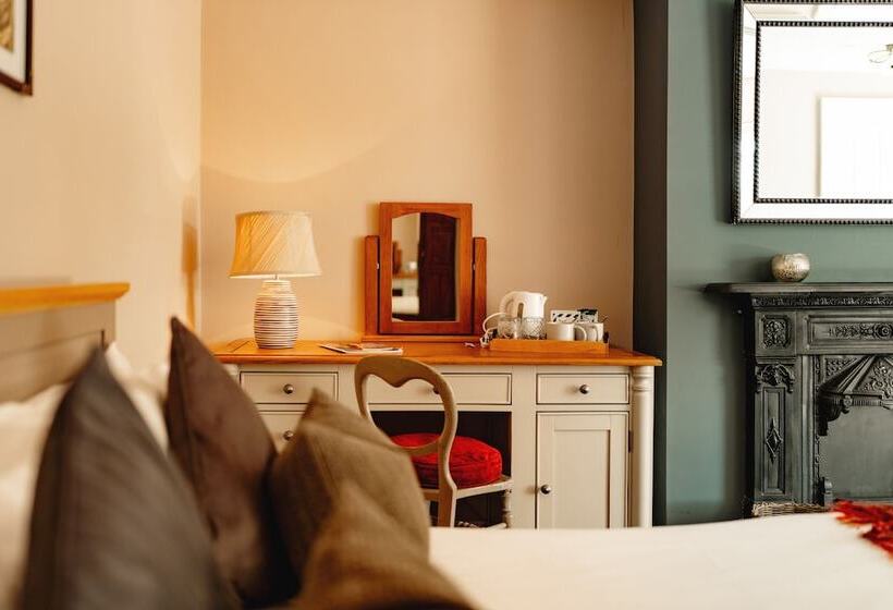 ベッドアンドブレックファースト Wheatacre White Lion