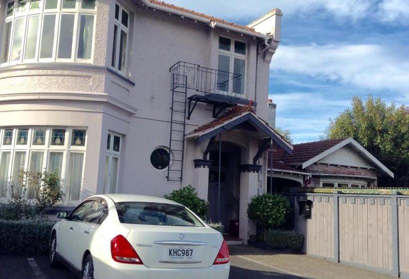 هتل Albatross Inn Bed & Breakfast