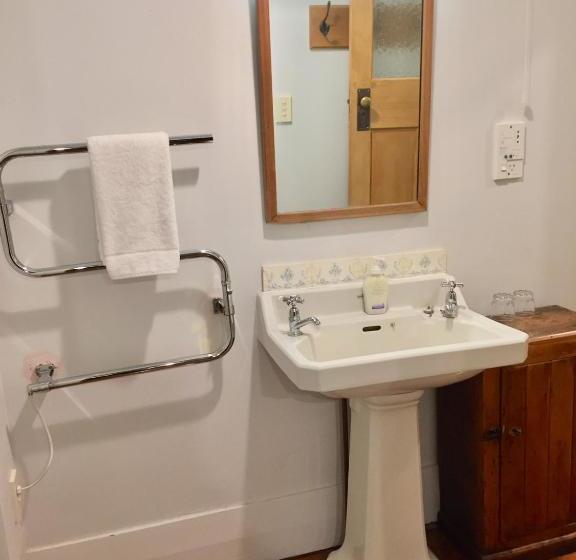 هتل Albatross Inn Bed & Breakfast