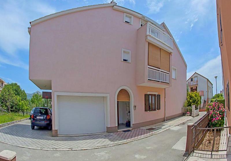 Отель Apartaments Damir