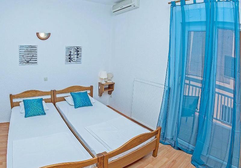 Отель Apartaments Damir