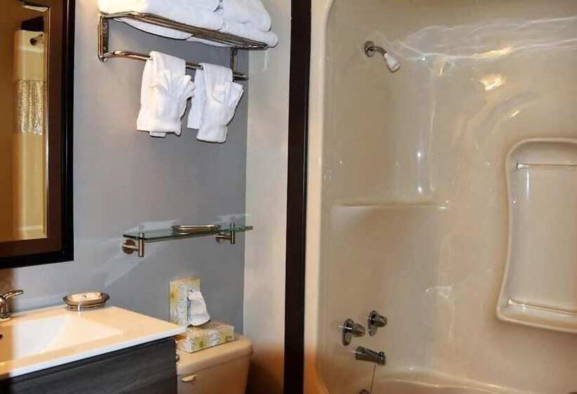 فندق Bras D'or Lakes Inn