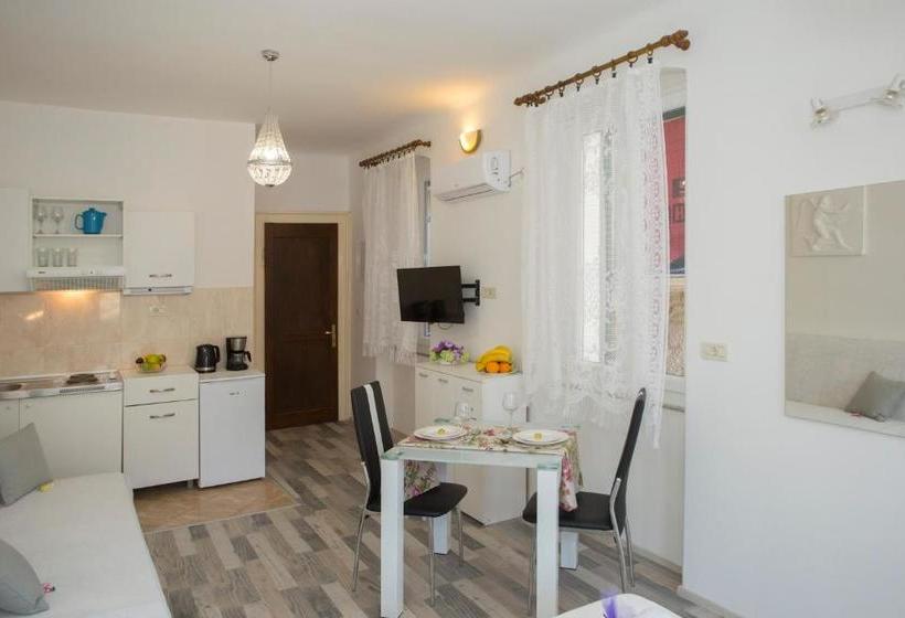 בית מלון כפרי Guesthouse Main Square