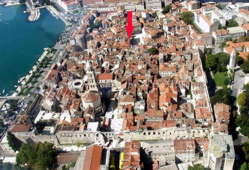 בית מלון כפרי Guesthouse Main Square