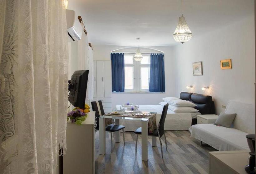 בית מלון כפרי Guesthouse Main Square