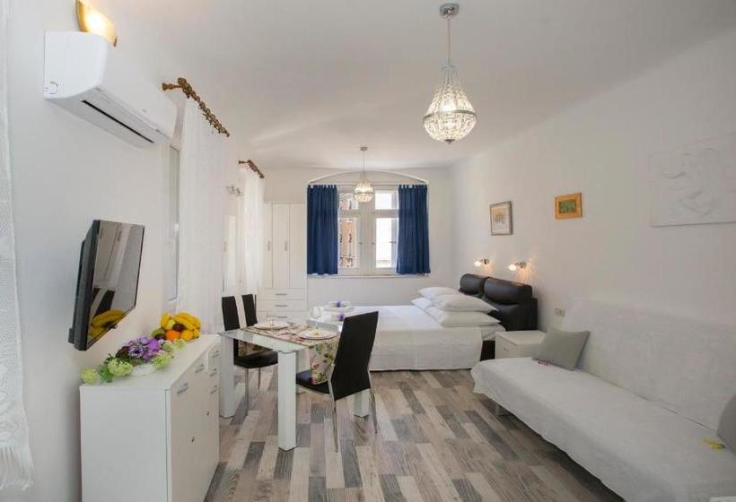 בית מלון כפרי Guesthouse Main Square