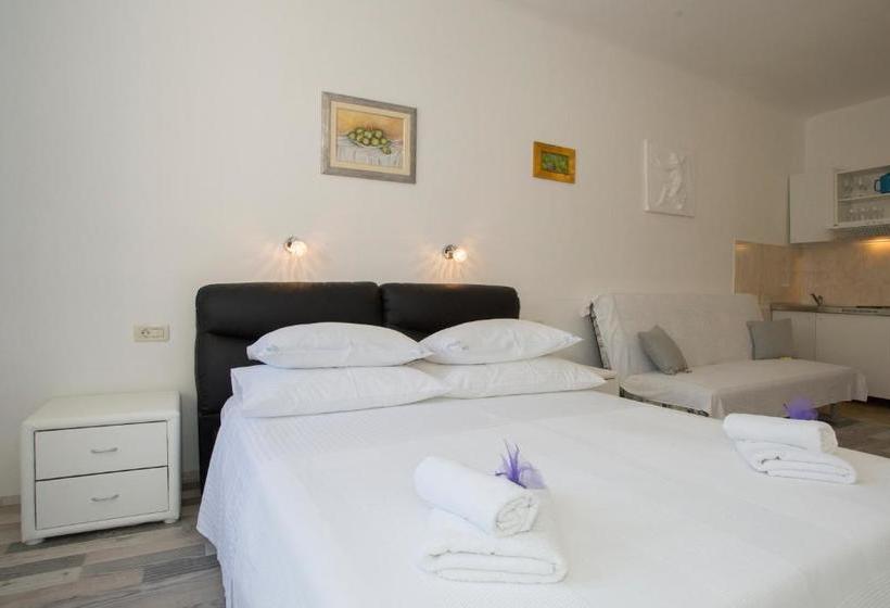 בית מלון כפרי Guesthouse Main Square