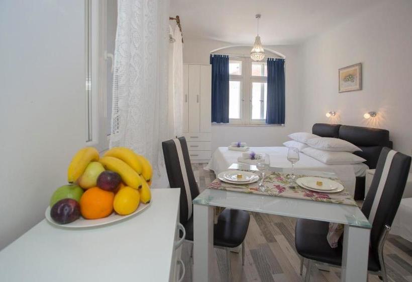 בית מלון כפרי Guesthouse Main Square