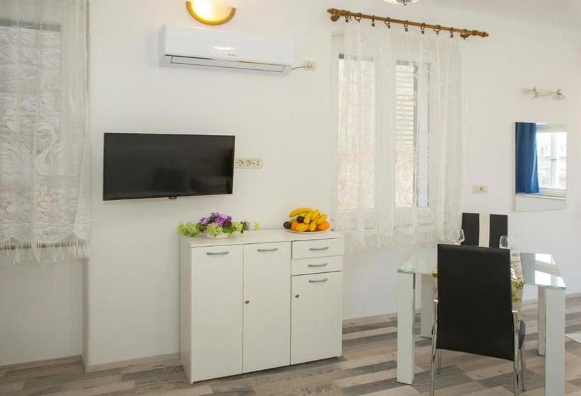 בית מלון כפרי Guesthouse Main Square