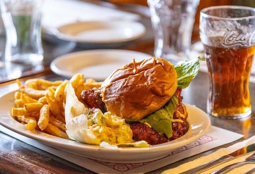 فندق Pond S Resort