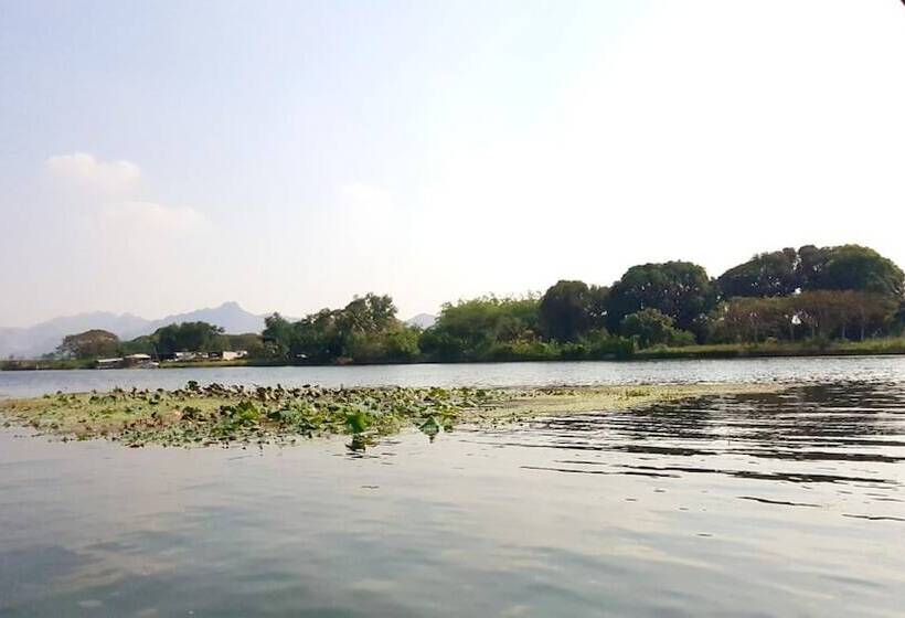 호텔 Tamarind Guesthouse