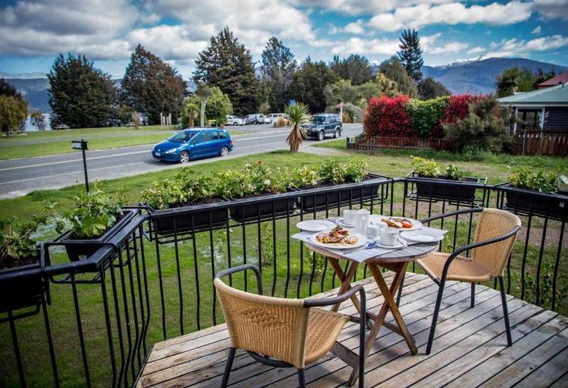 هتل Te Anau Lakefront B&b