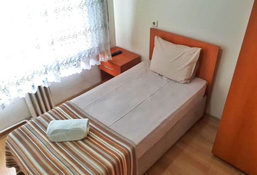 هتل Ulubat Castle