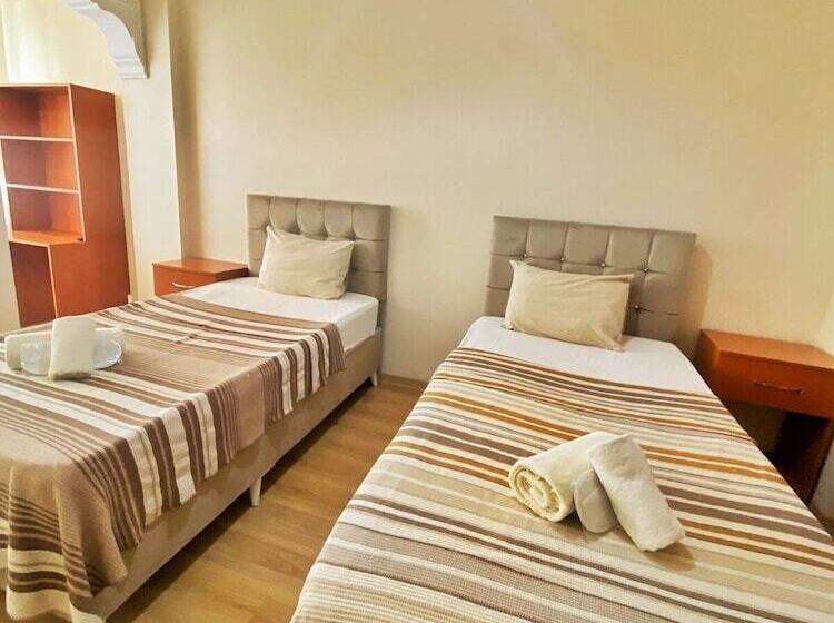 هتل Ulubat Castle