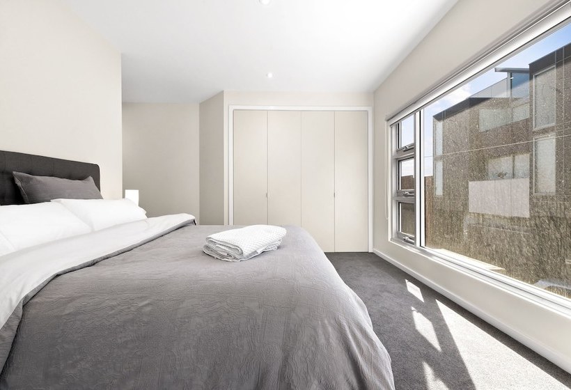 Hotham, 2bdr North Melbourne Apartment