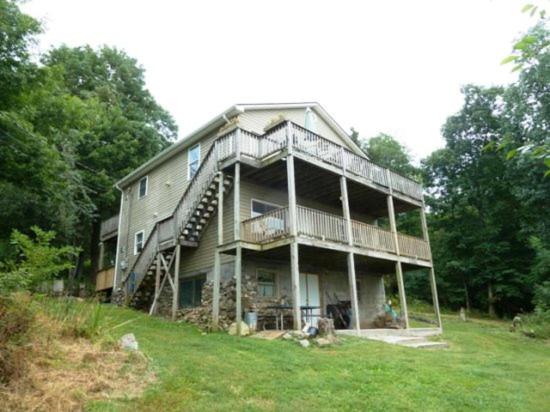 Mountain_roots_lodging