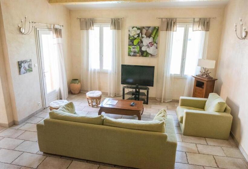 بنسيون Chateau De Sainte Croix