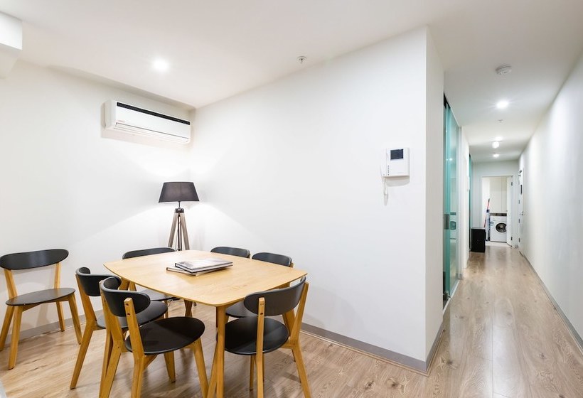 Raphael, 2bdr Carlton Apartment