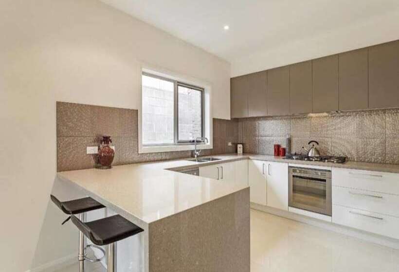 Signature Townhouse In Doncaster