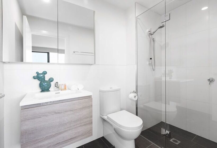 Spacious Urban Oasis In Central Location