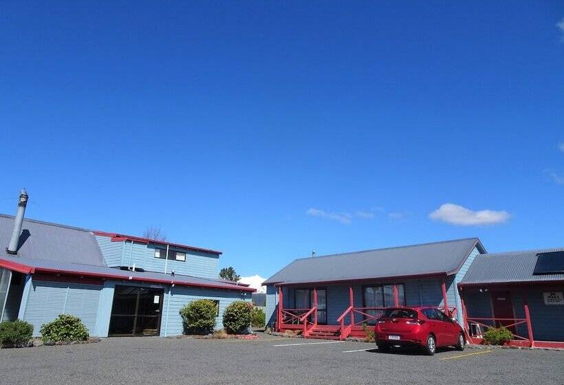 Adventure Lodge & Motel