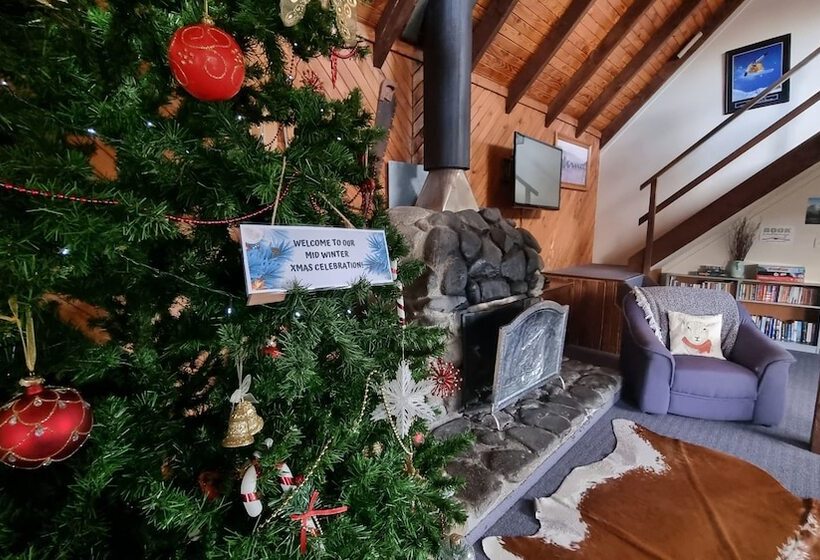 Adventure Lodge & Motel