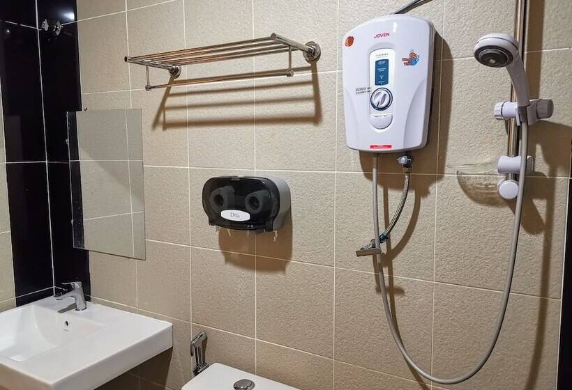 Отель Centre Point Tampin