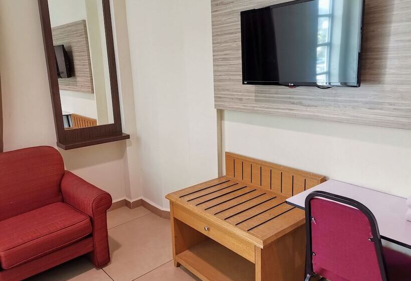 ホテル Centre Point Tampin