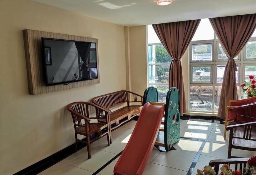 Отель Centre Point Tampin