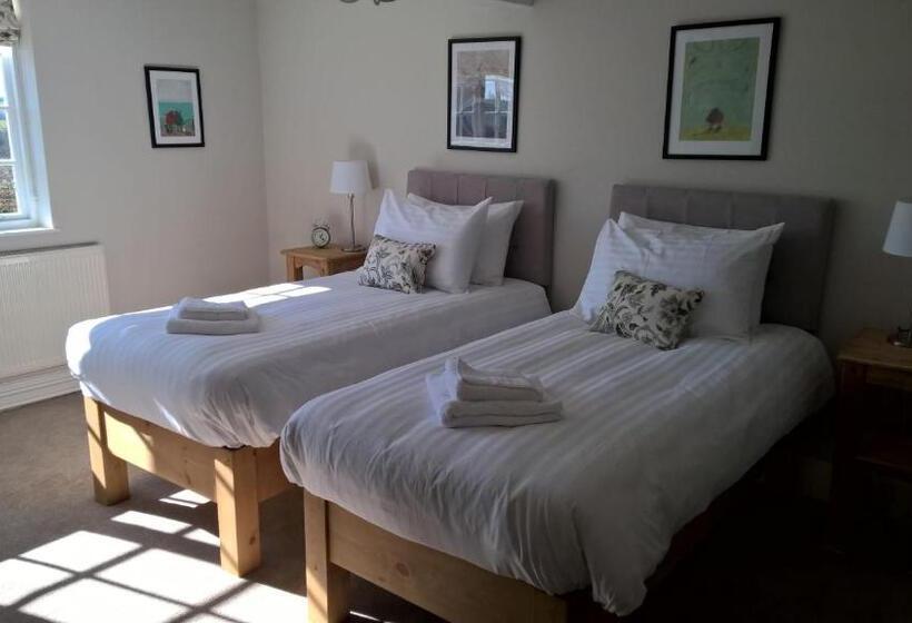 Отель Crown Inn