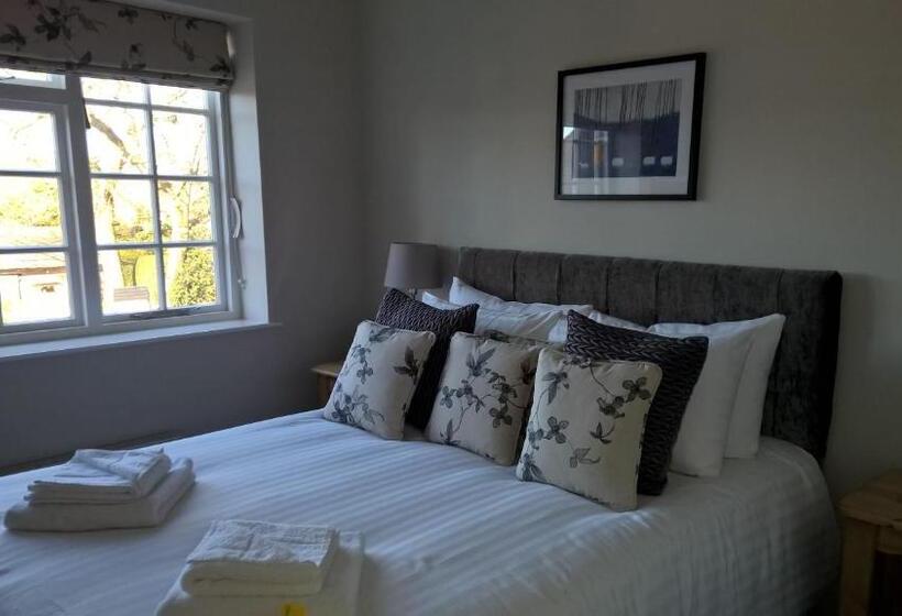 Отель Crown Inn