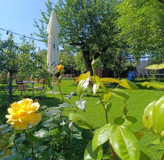 בית מלון כפרי Landgasthof Zum Rappen