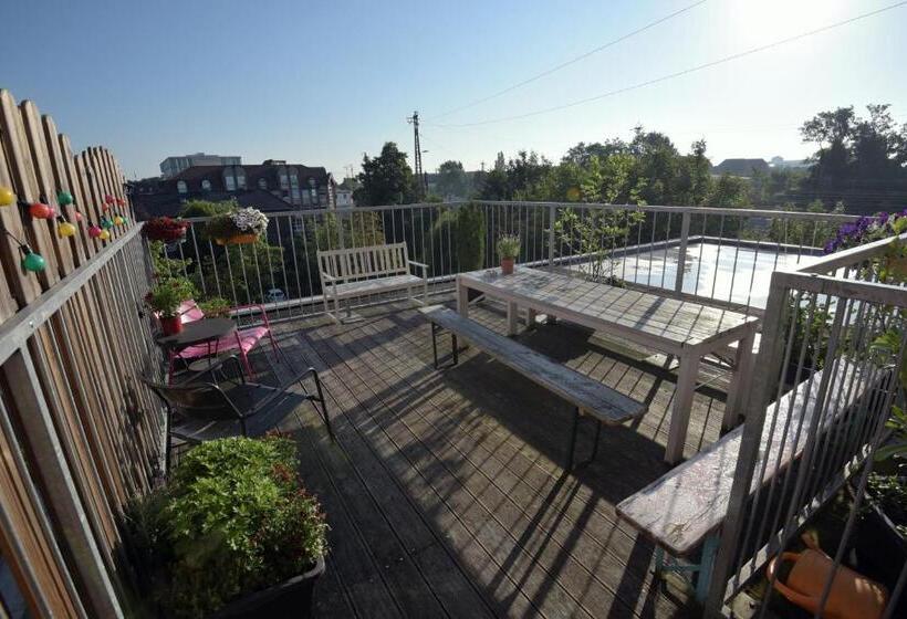 هتل Sleep Station Hostel