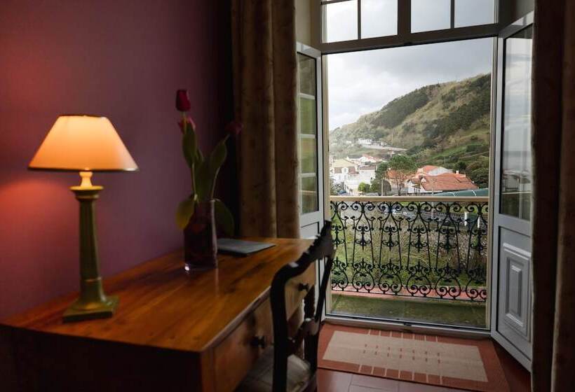 Отель Solar De Lalém