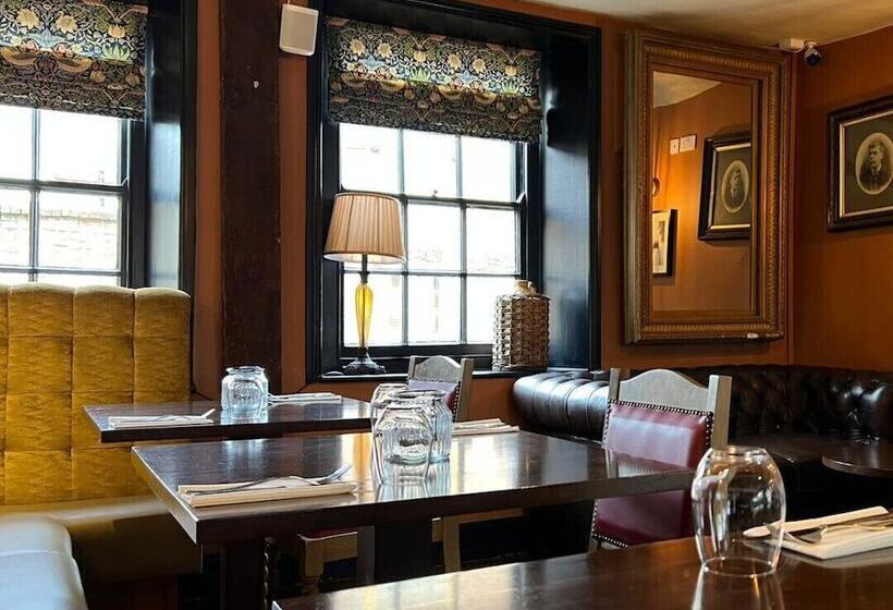 בית מלון כפרי The Crown Inn At Benson