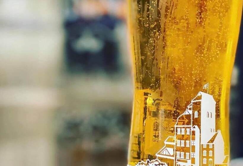 בית מלון כפרי The Crown Inn At Benson