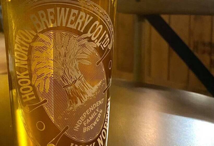 בית מלון כפרי The Crown Inn At Benson