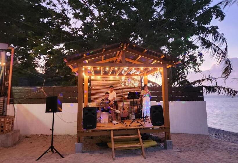 هتل Veronicas Inn