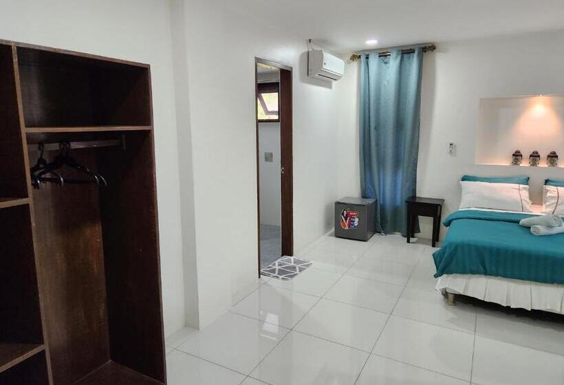 هتل Veronicas Inn