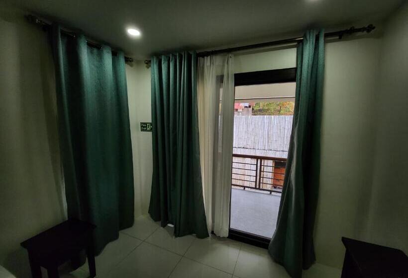 هتل Veronicas Inn