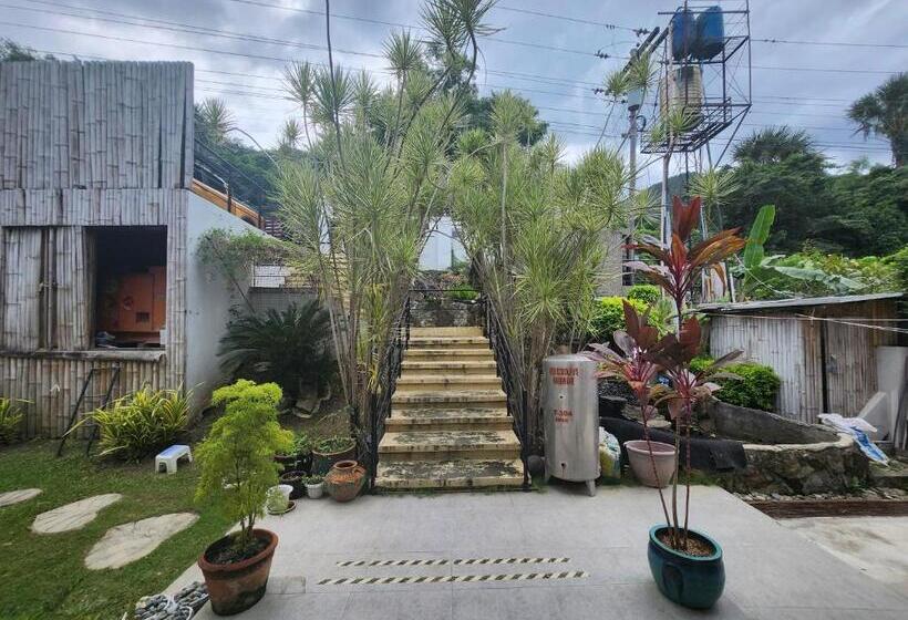 هتل Veronicas Inn