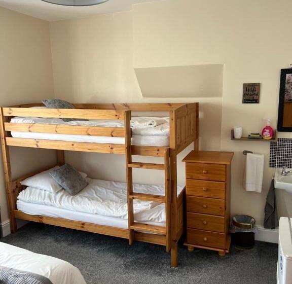 فندق Willows Guest House