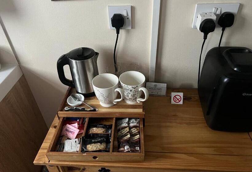 فندق Willows Guest House
